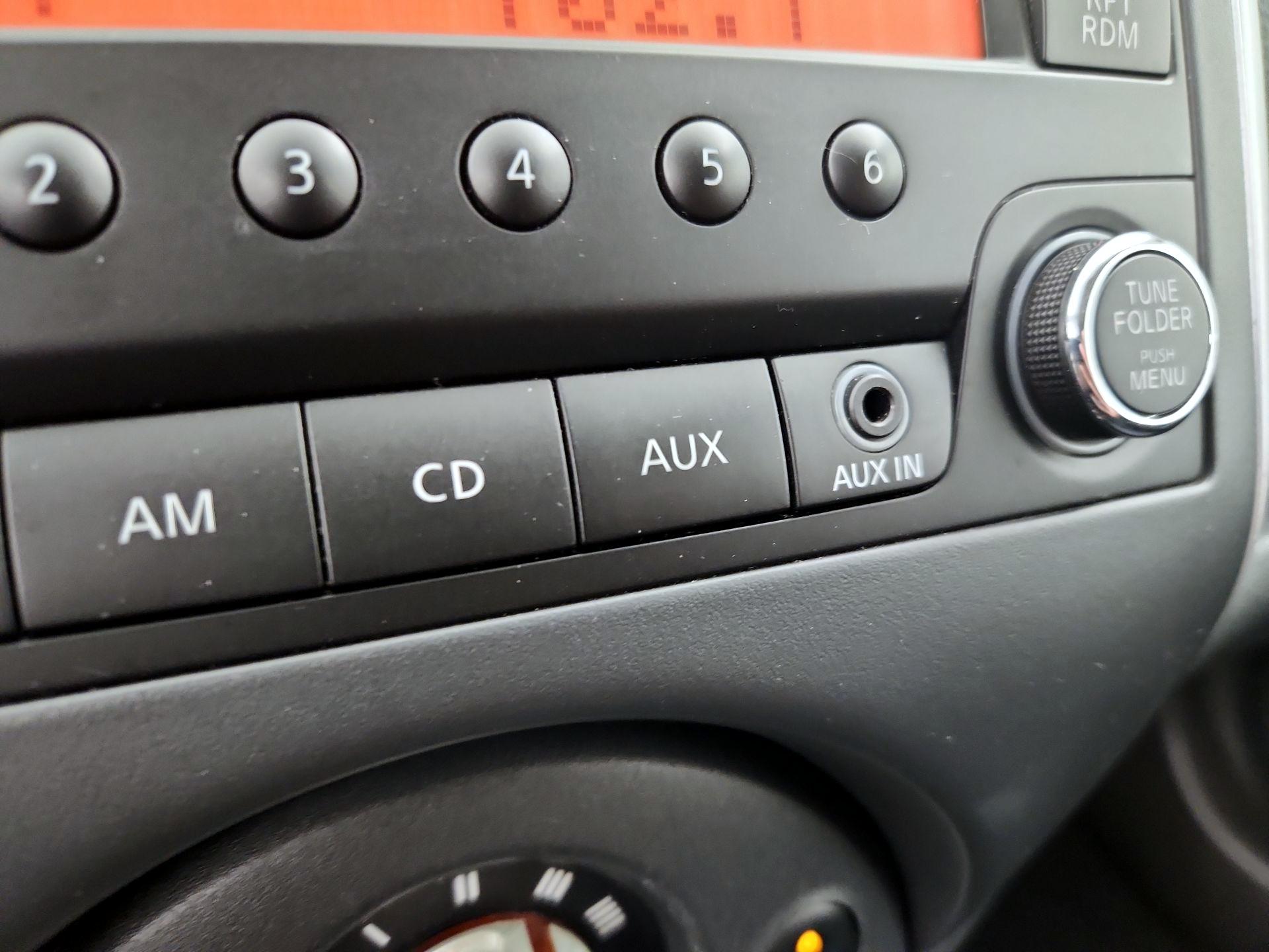 Thumbnail: 2014 Nissan Versa Note - 17