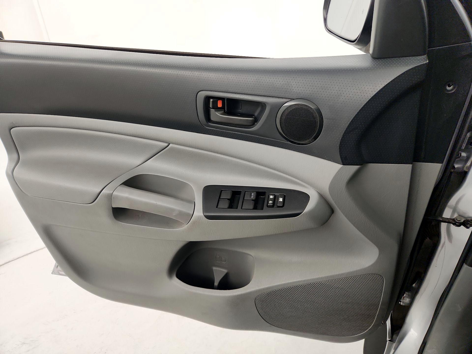 Thumbnail: 2014 Toyota Tacoma - 12