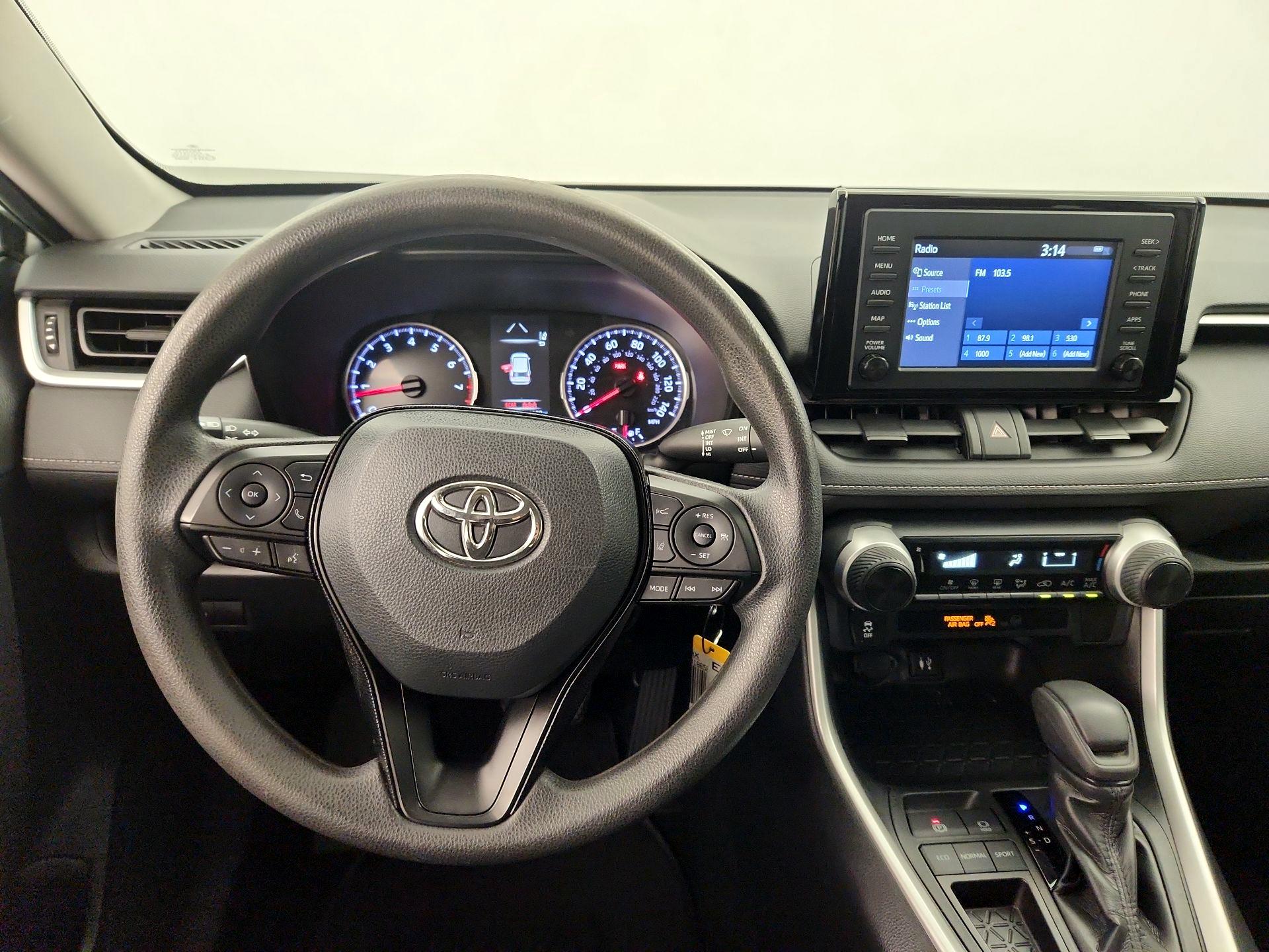 Thumbnail: 2019 Toyota RAV4 - 10
