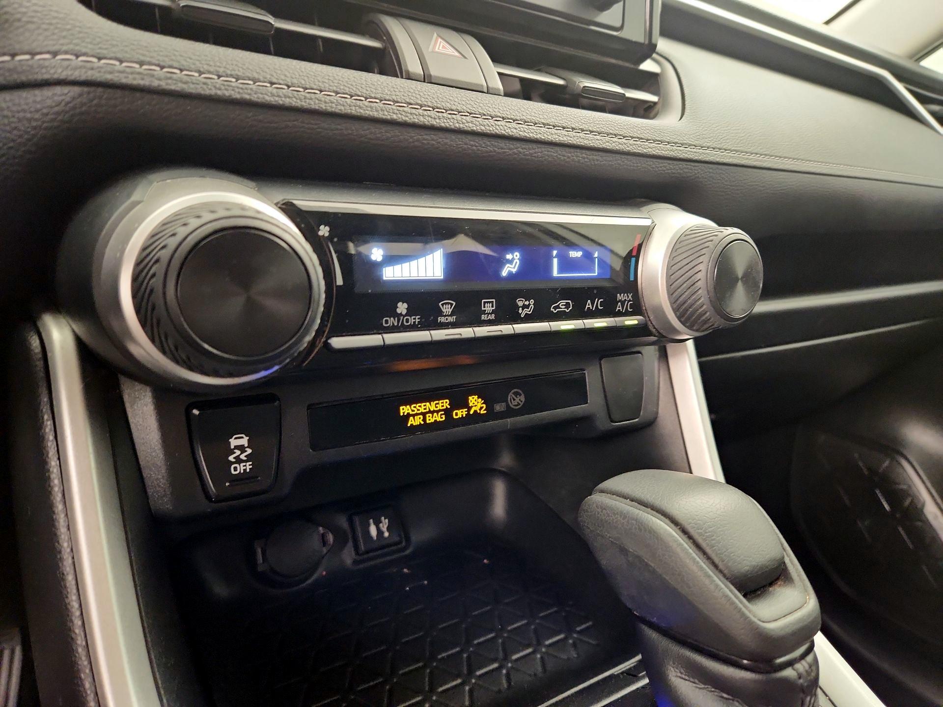 Thumbnail: 2019 Toyota RAV4 - 16