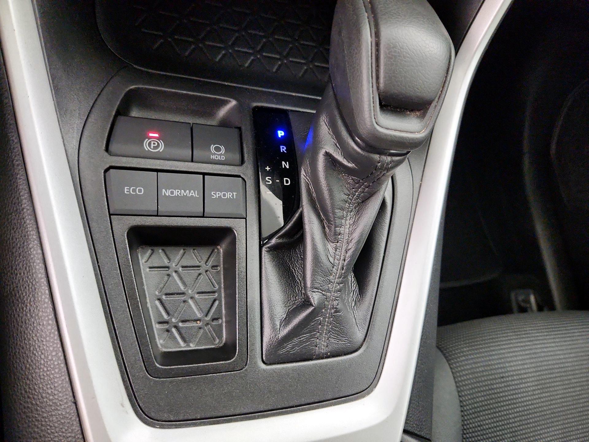 Thumbnail: 2019 Toyota RAV4 - 17