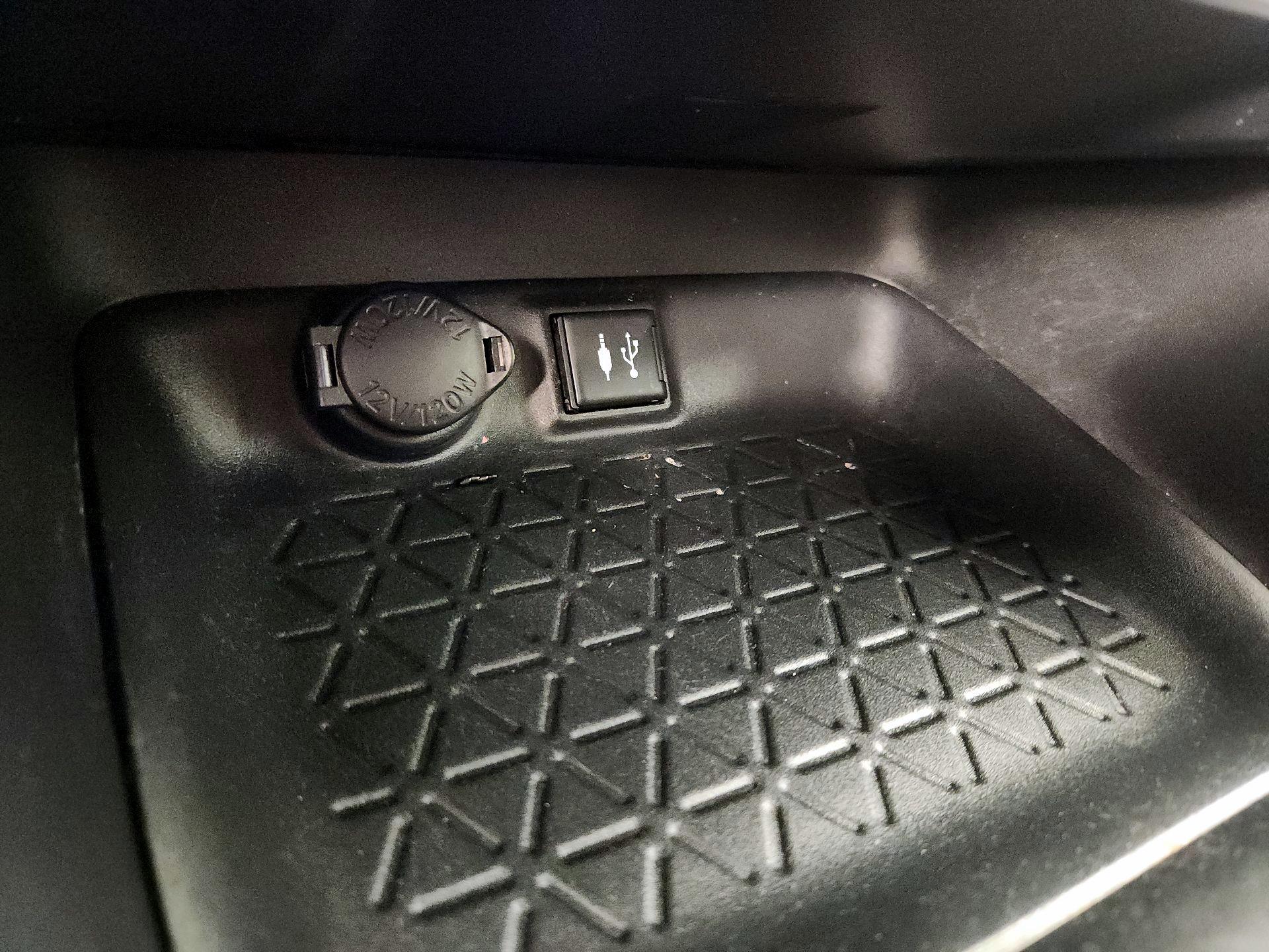 Thumbnail: 2019 Toyota RAV4 - 18