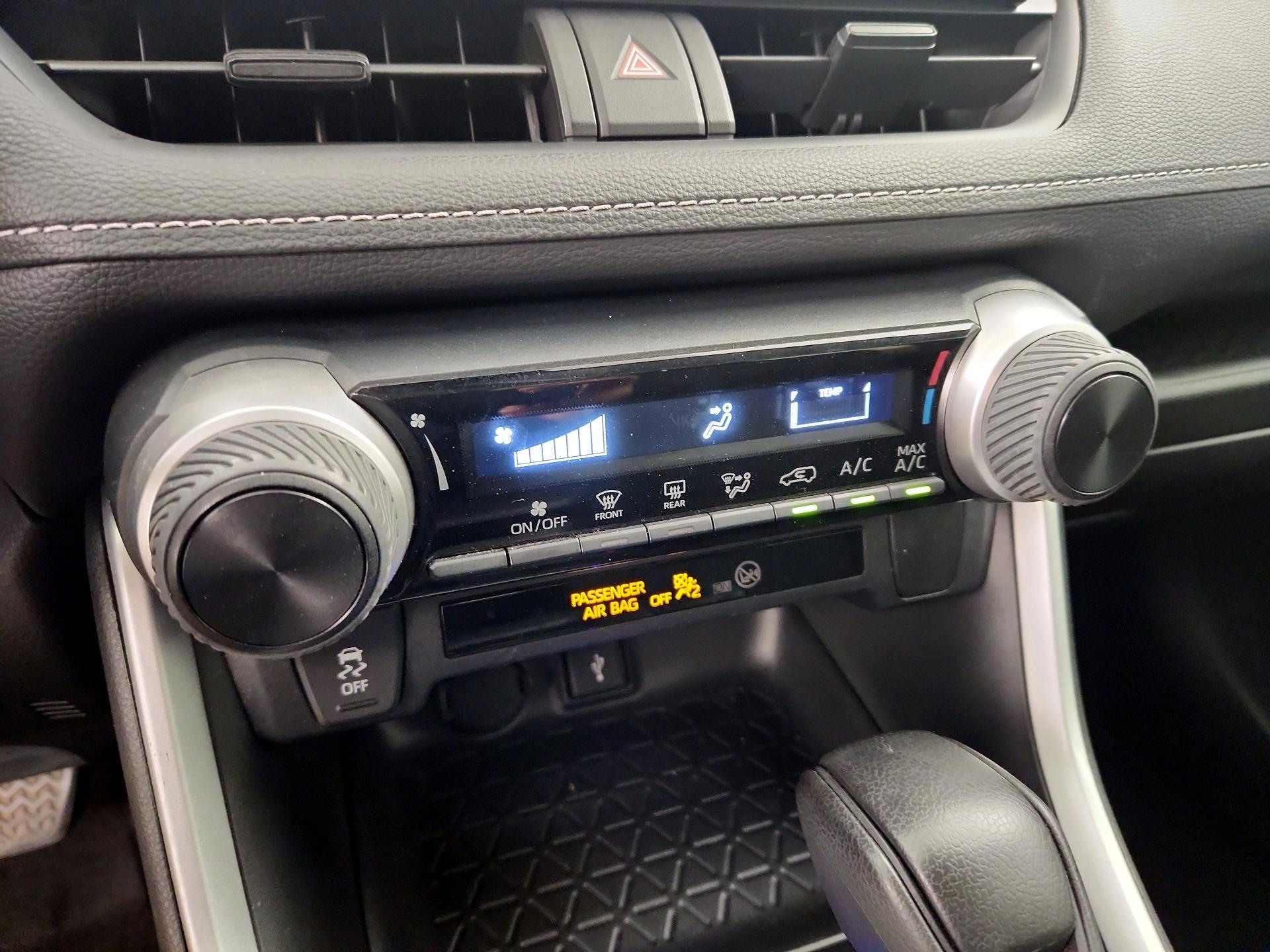 Thumbnail: 2020 Toyota RAV4 - 16