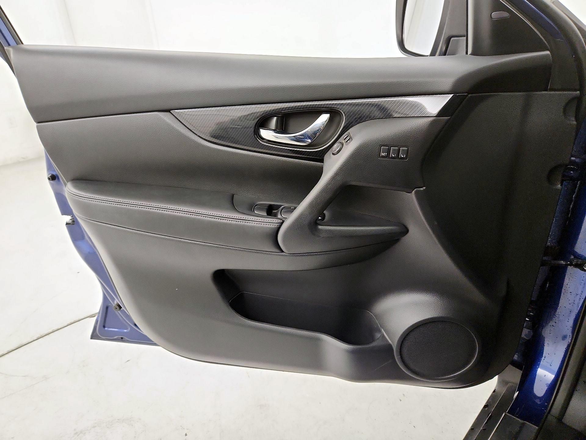 Thumbnail: 2019 Nissan Rogue - 12