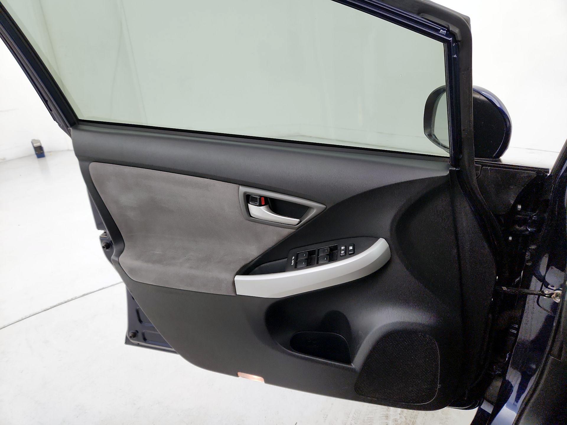 Thumbnail: 2013 Toyota Prius - 12