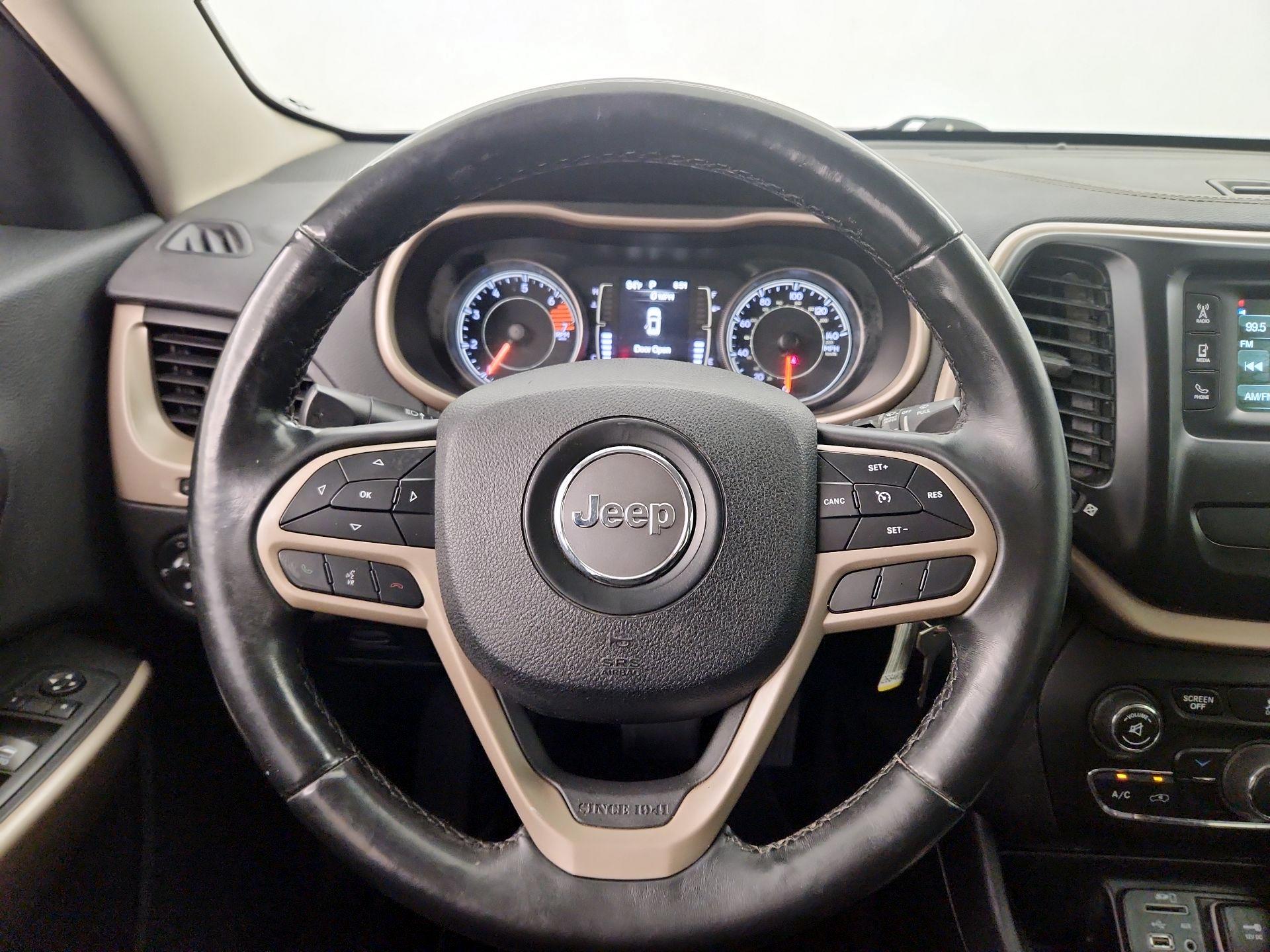 Thumbnail: 2017 Jeep Cherokee - 10