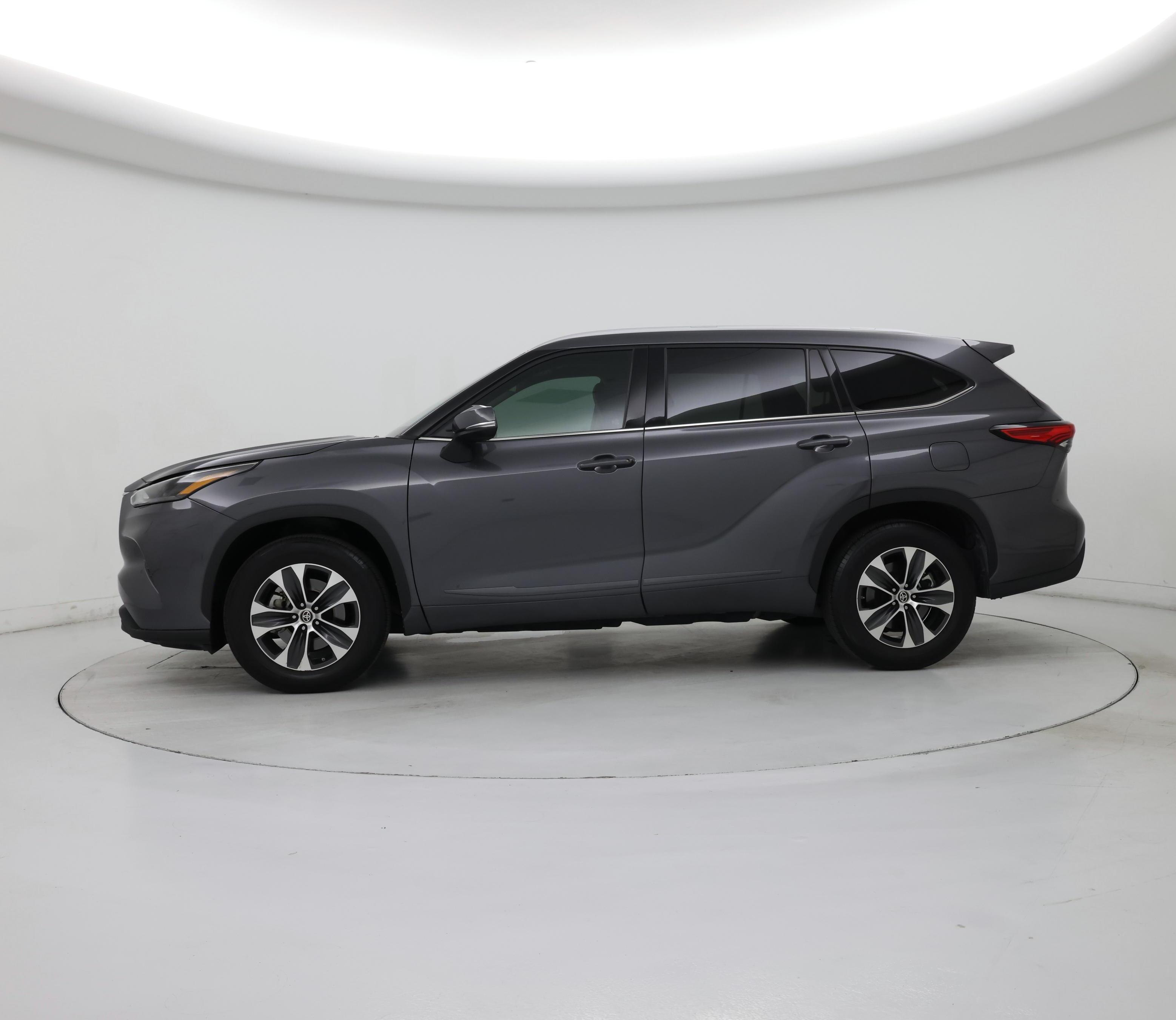 Thumbnail: 2022 Toyota Highlander - 3