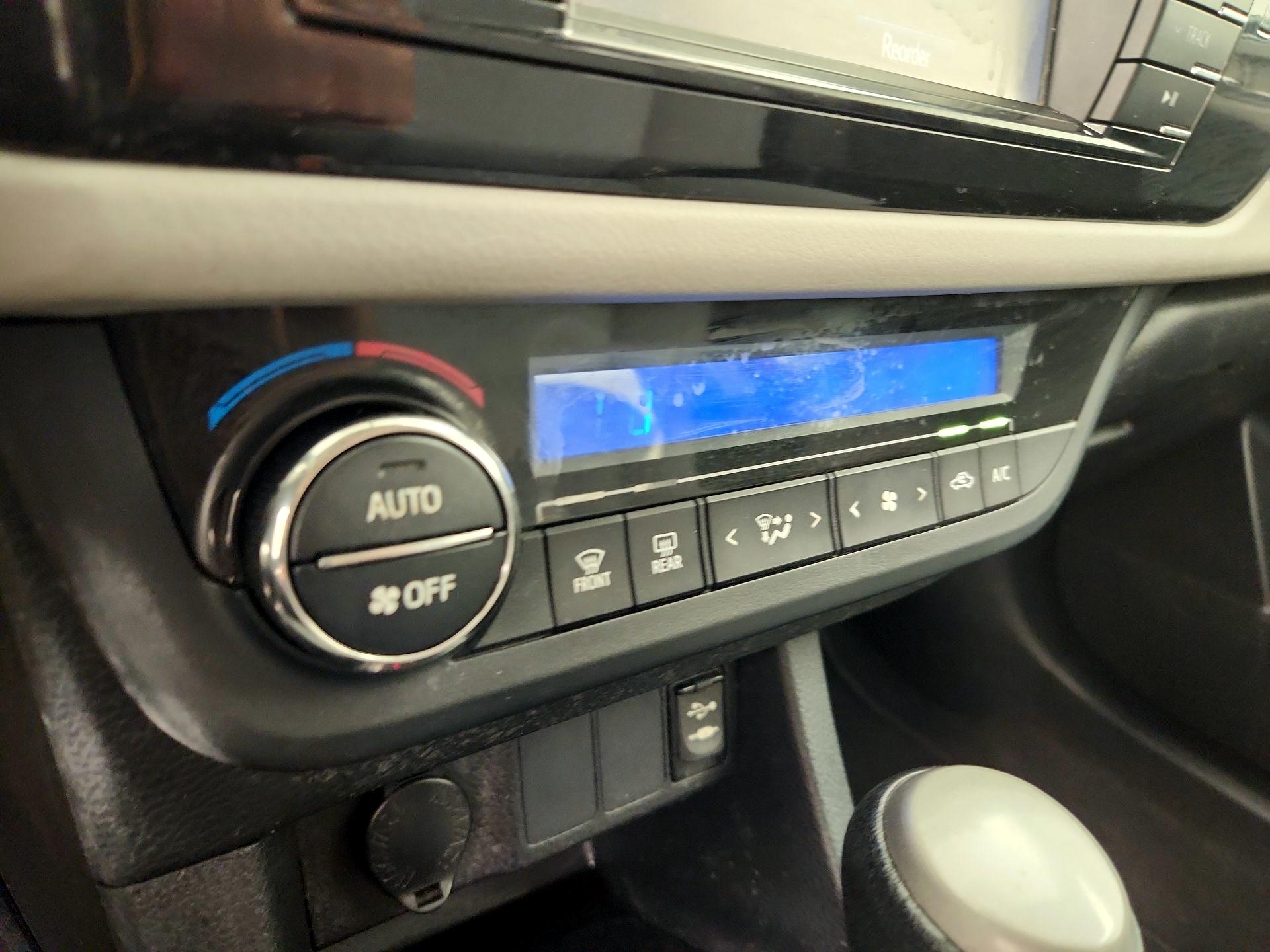 Thumbnail: 2016 Toyota Corolla - 16