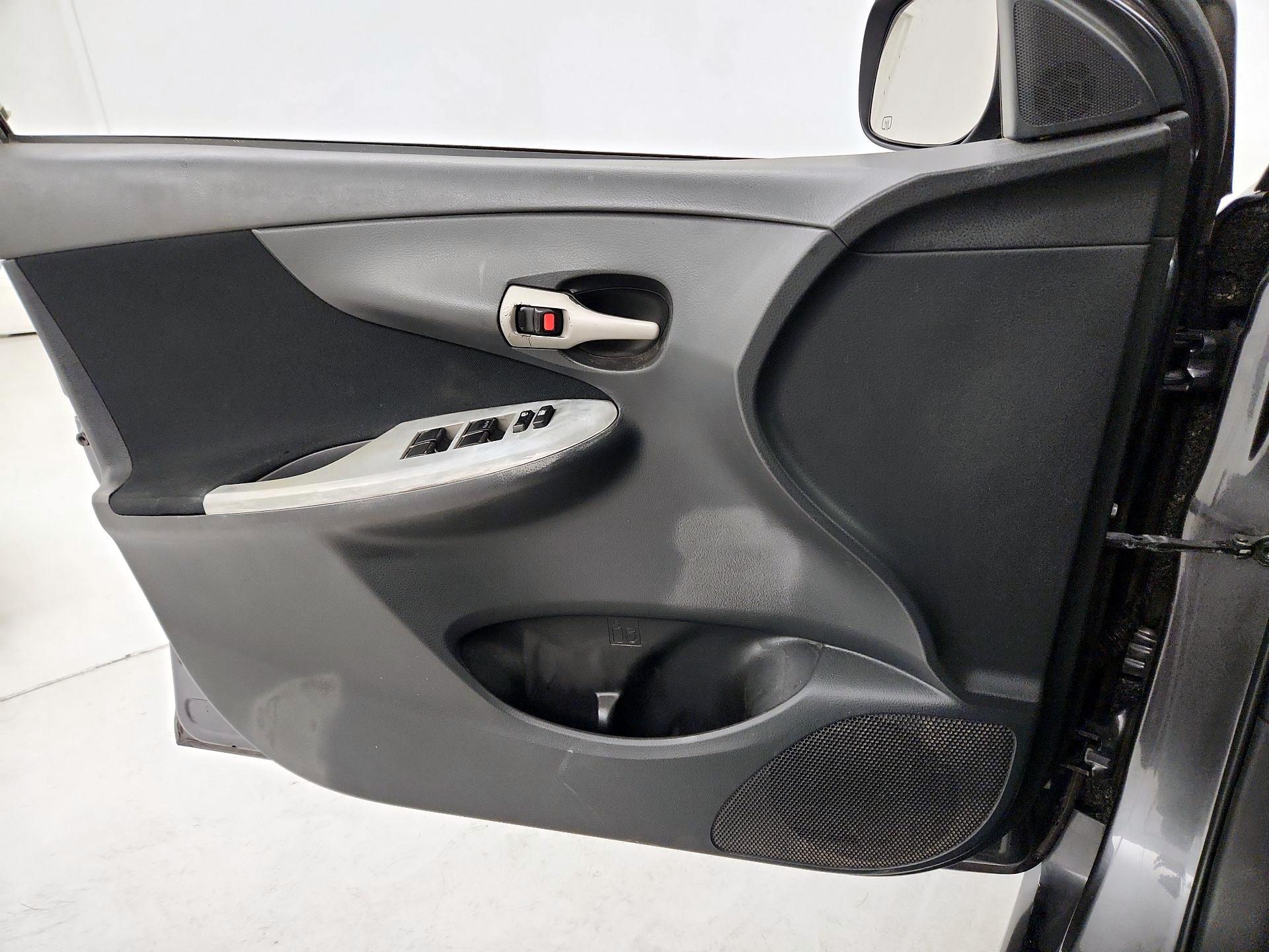 Thumbnail: 2013 Toyota Corolla - 12