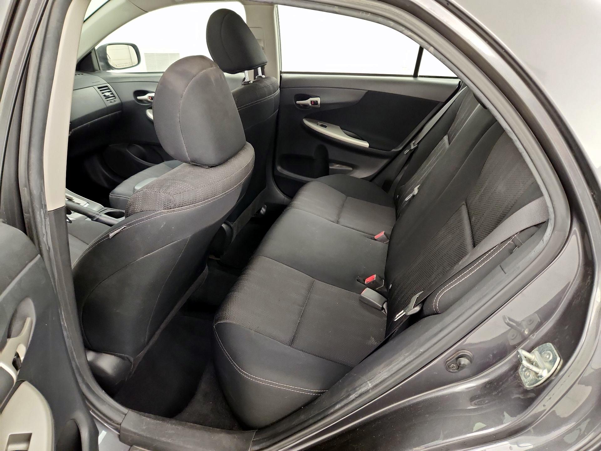 Thumbnail: 2013 Toyota Corolla - 18