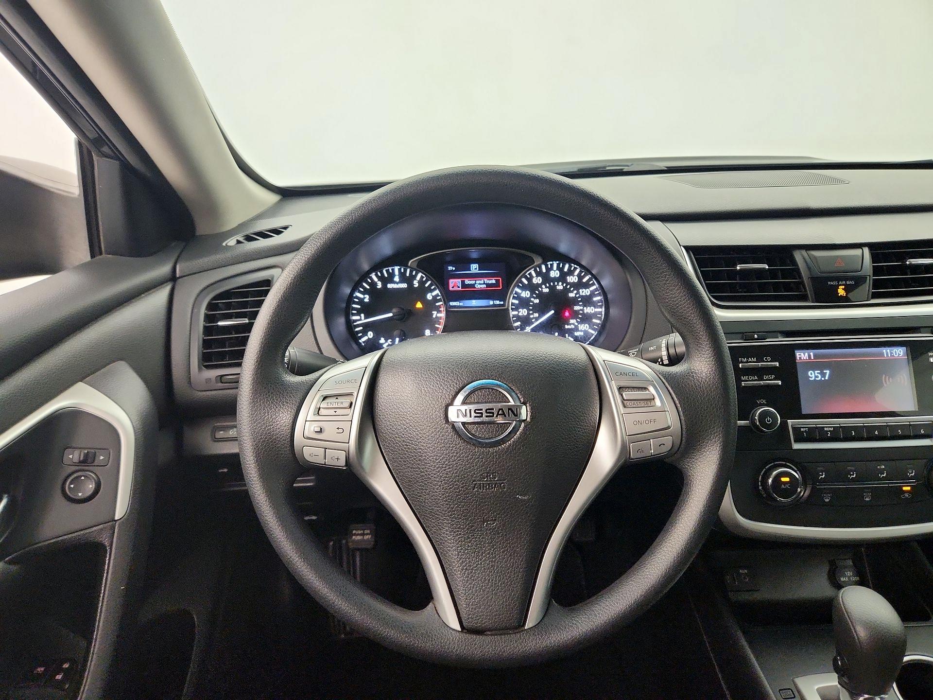 Thumbnail: 2018 Nissan Altima - 10