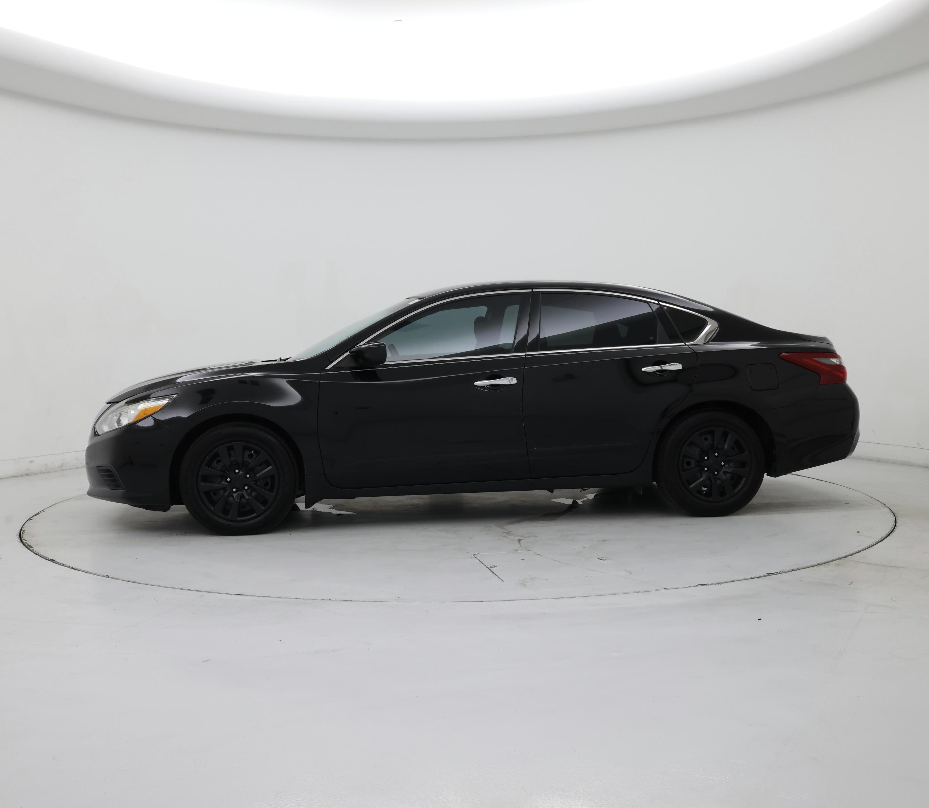 Thumbnail: 2018 Nissan Altima - 3
