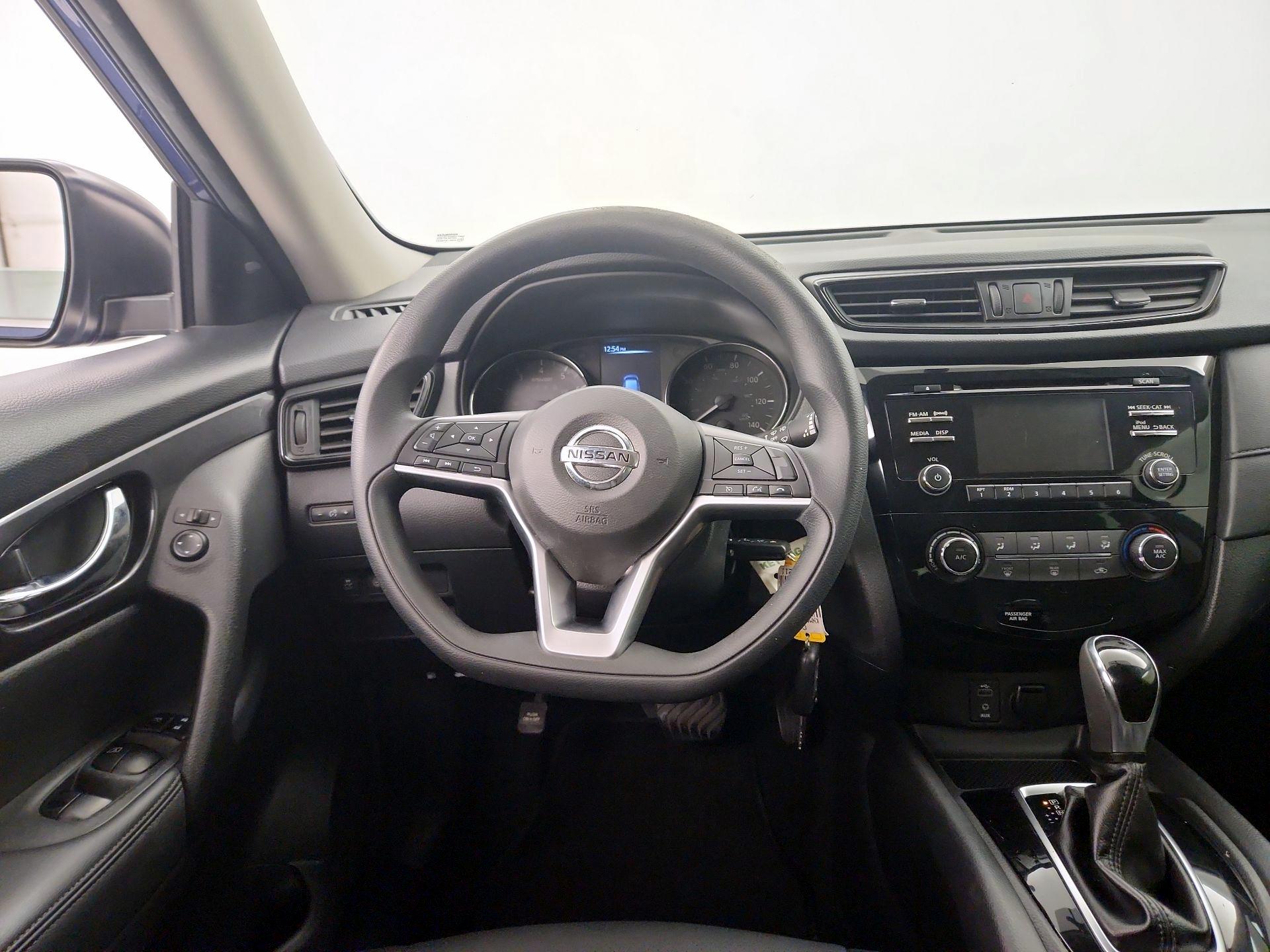 Thumbnail: 2017 Nissan Rogue - 10