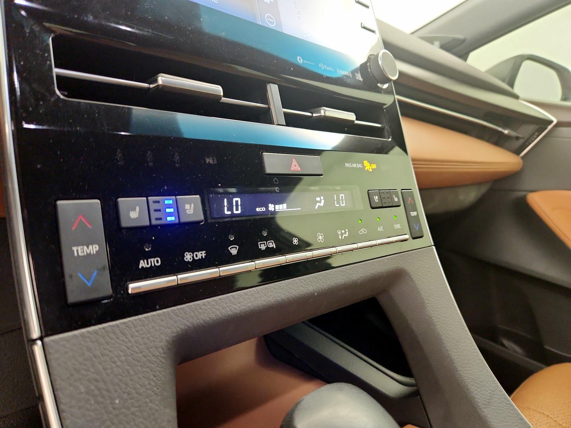 Thumbnail: 2020 Toyota Avalon - 16