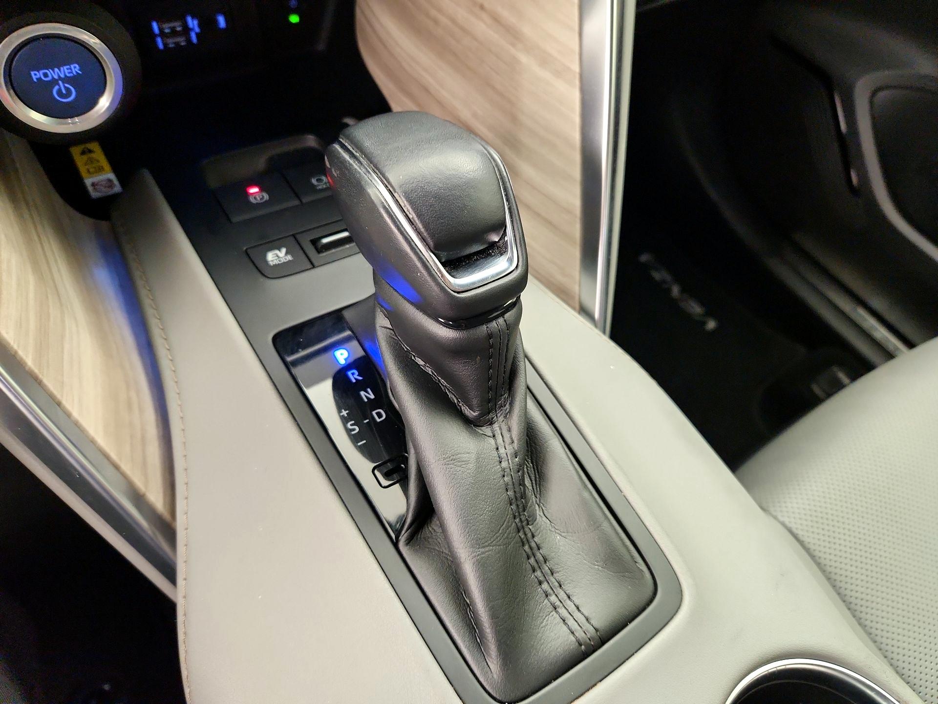 Thumbnail: 2021 Toyota Venza - 15