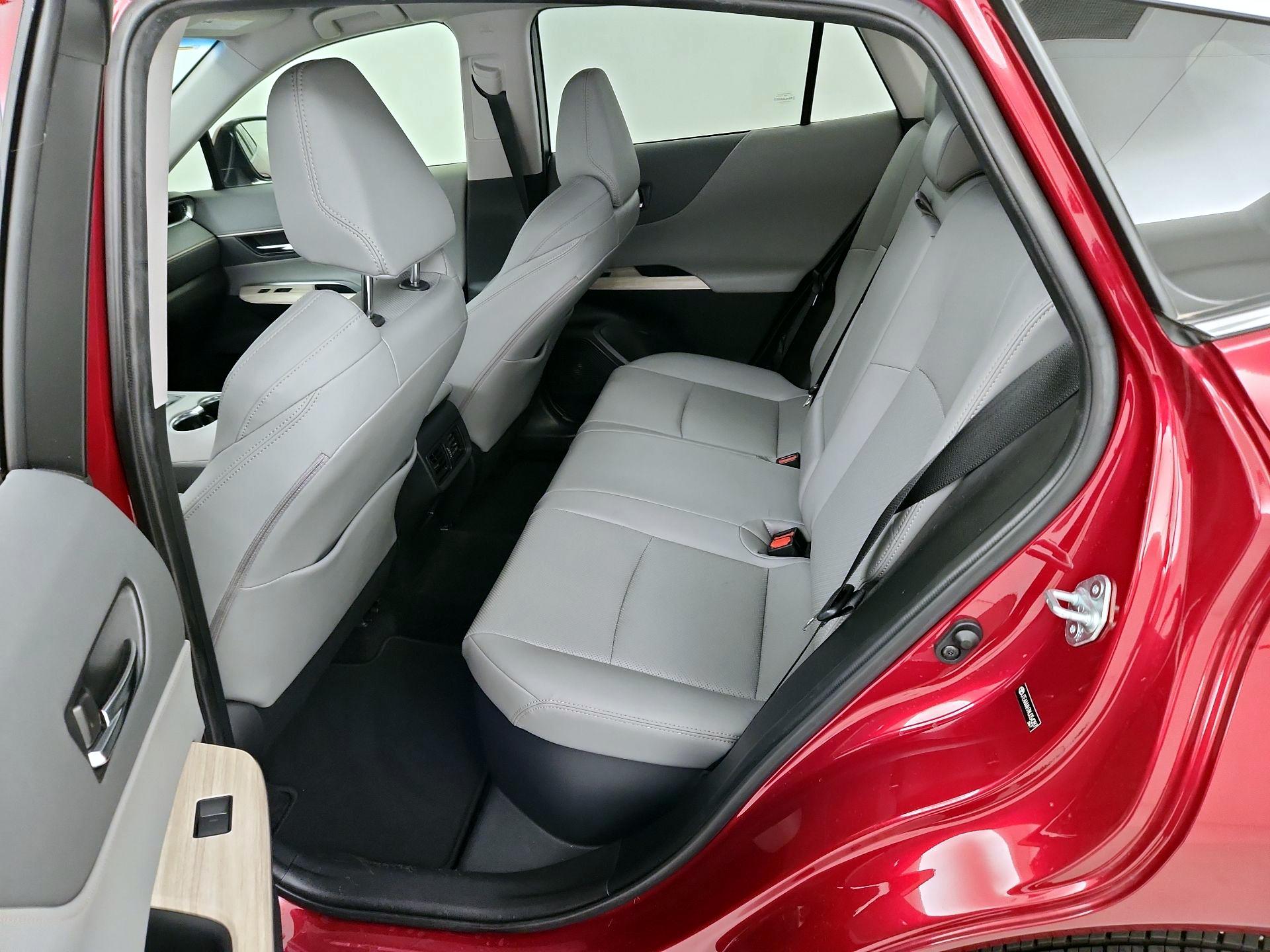 Thumbnail: 2021 Toyota Venza - 17