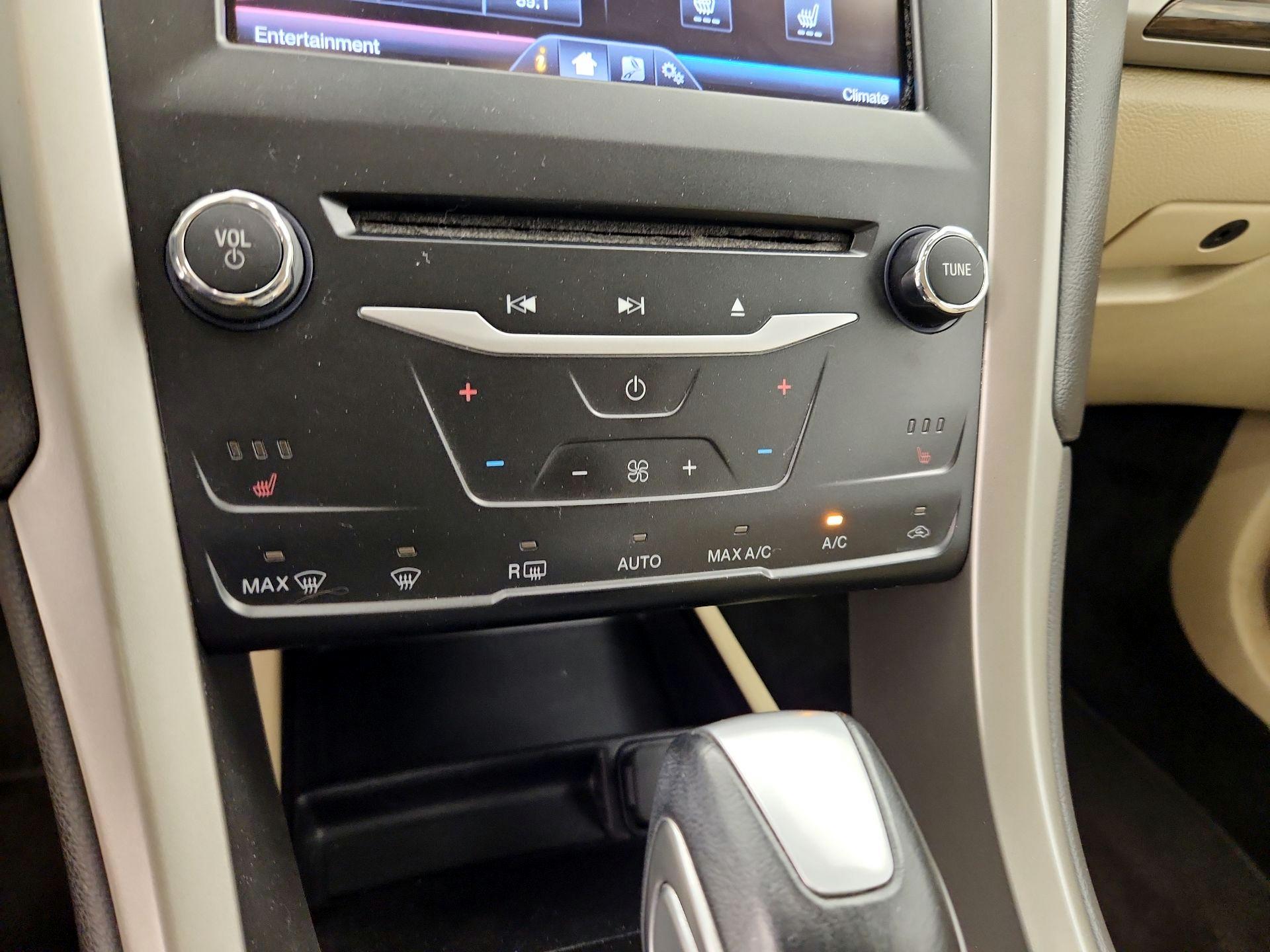 Thumbnail: 2014 Ford Fusion - 16