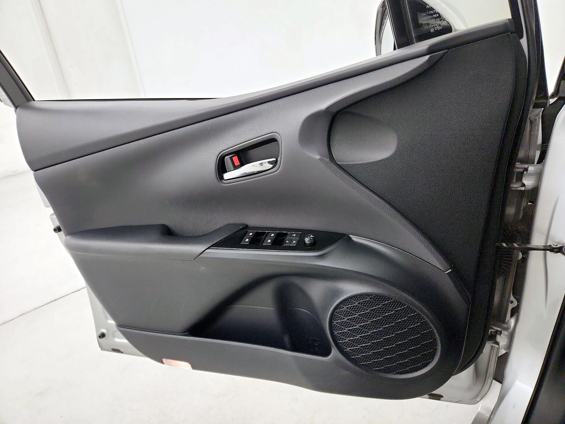 Thumbnail: 2017 Toyota Prius - 12