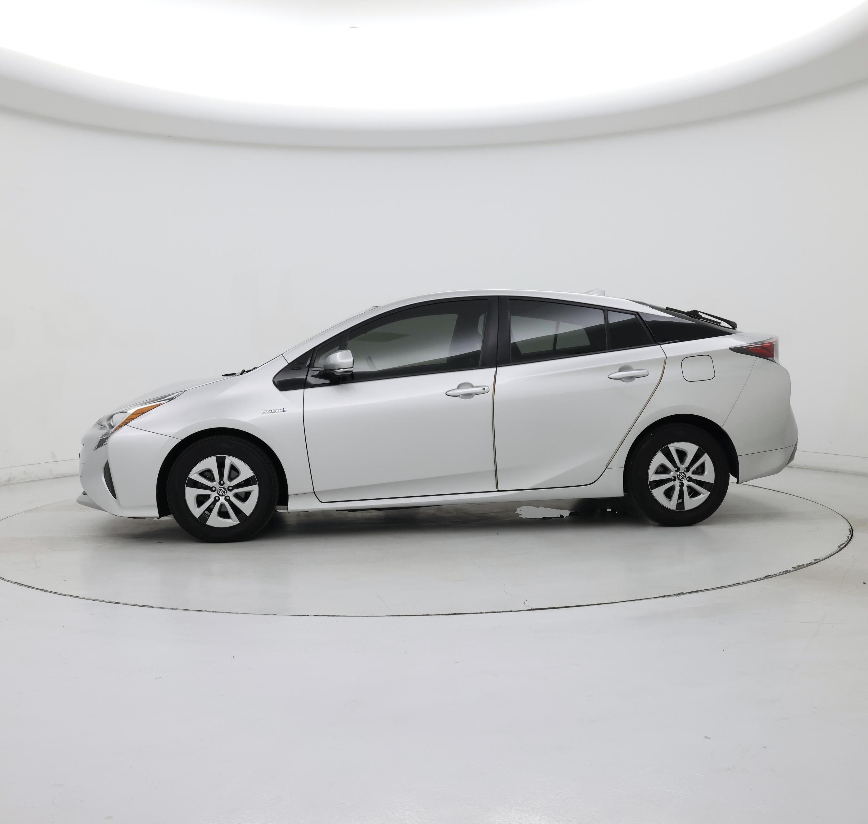 Thumbnail: 2017 Toyota Prius - 3