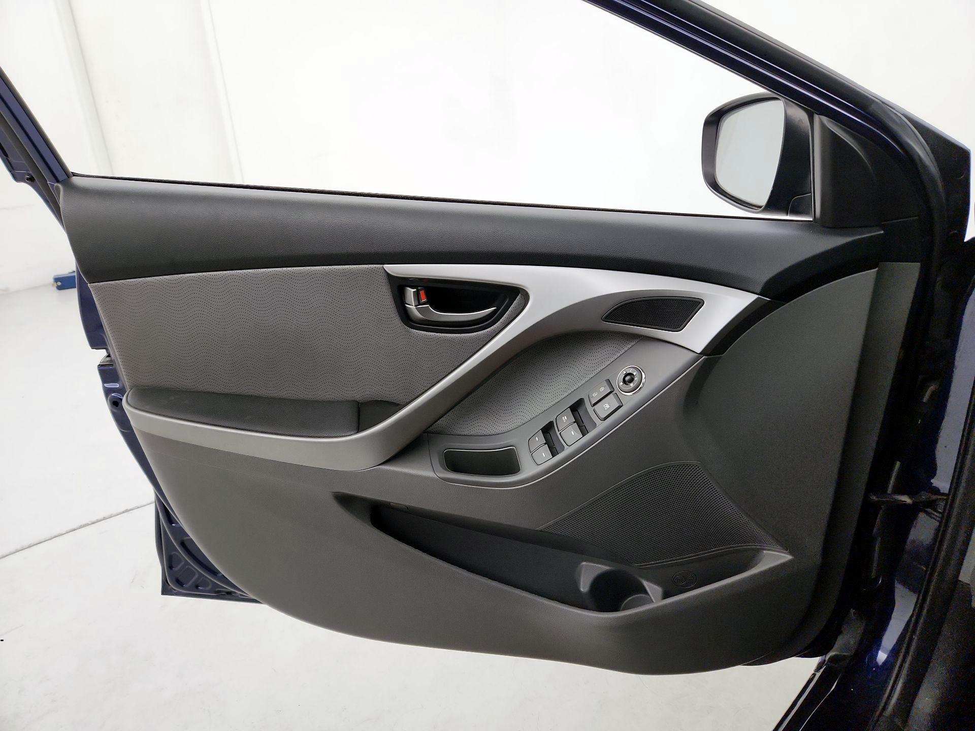 Thumbnail: 2013 Hyundai Elantra - 12