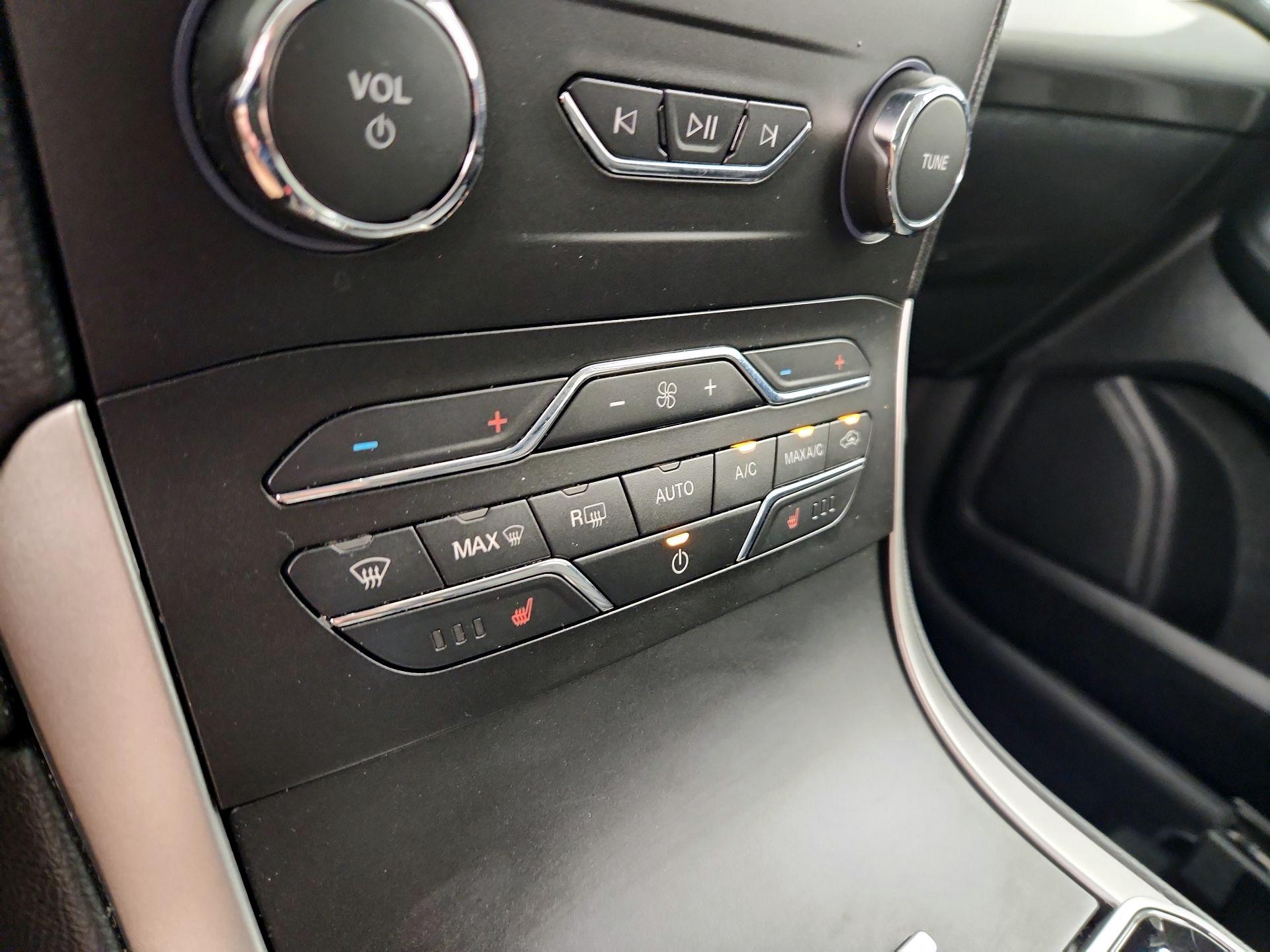 Thumbnail: 2019 Ford Edge - 17