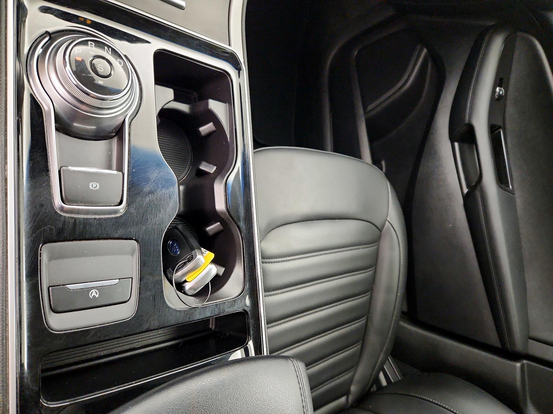 Thumbnail: 2019 Ford Edge - 18