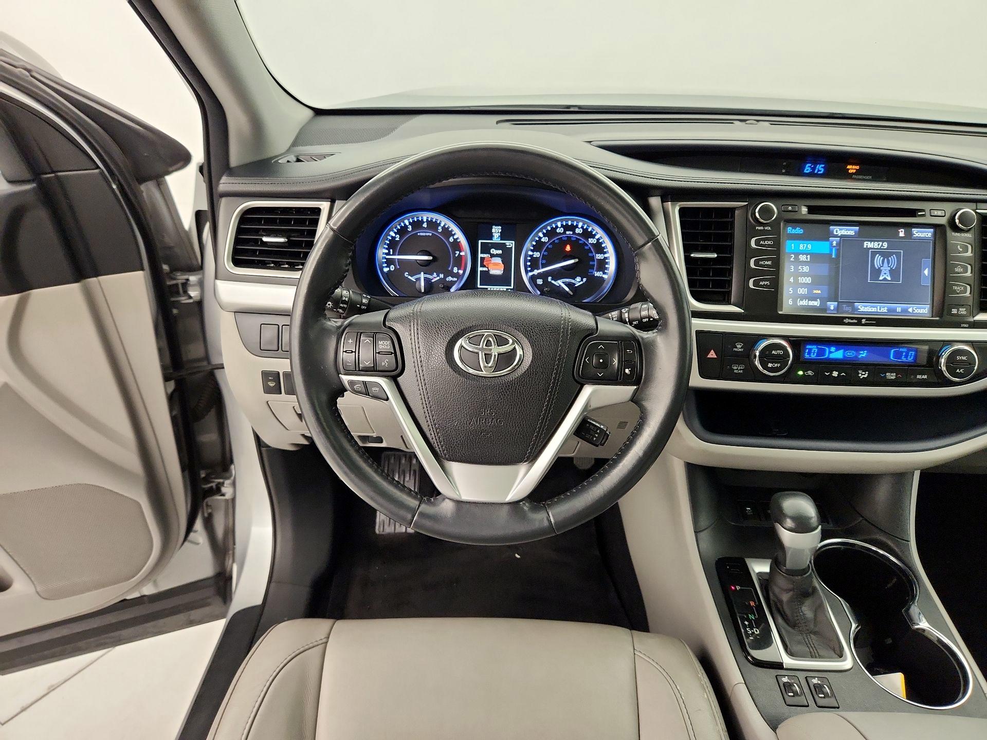 Thumbnail: 2015 Toyota Highlander - 10
