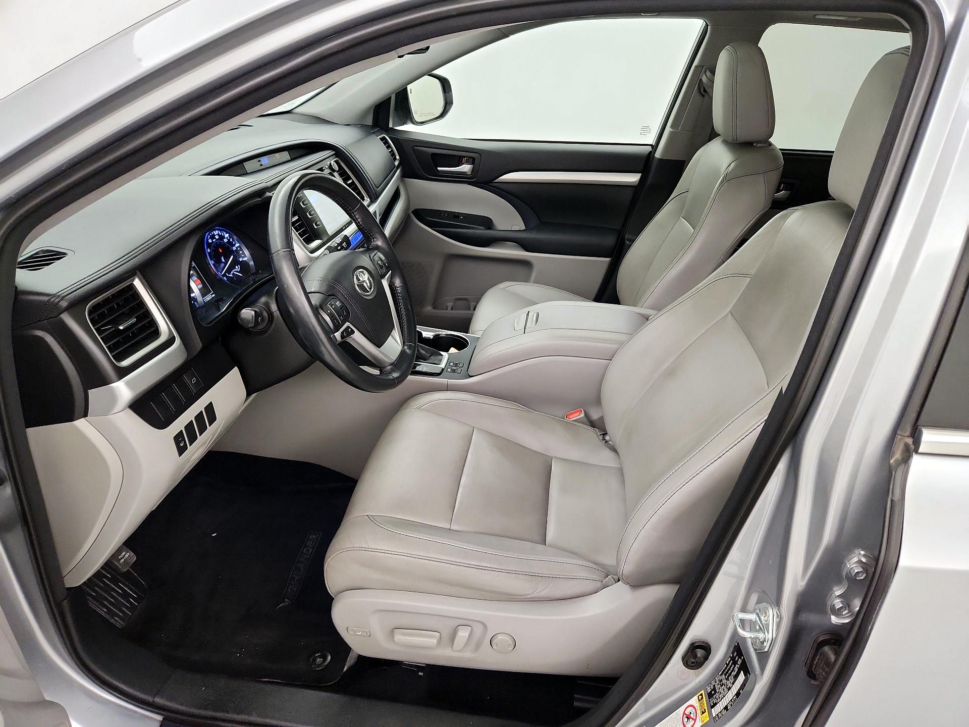 Thumbnail: 2015 Toyota Highlander - 11