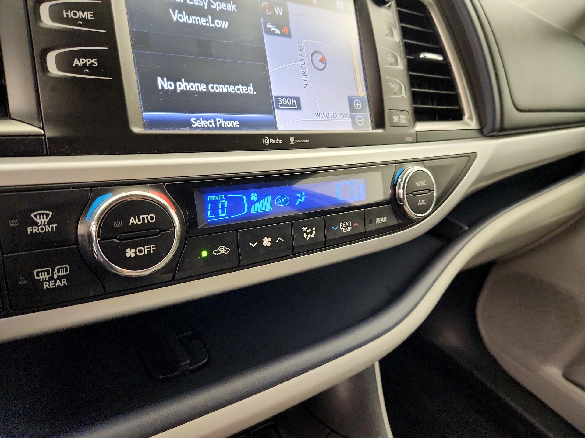 Thumbnail: 2015 Toyota Highlander - 14