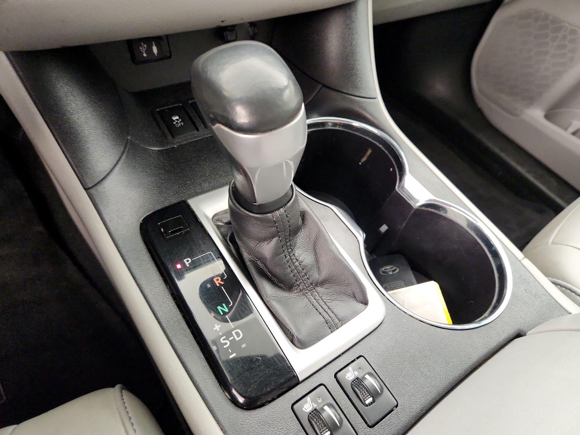 Thumbnail: 2015 Toyota Highlander - 15
