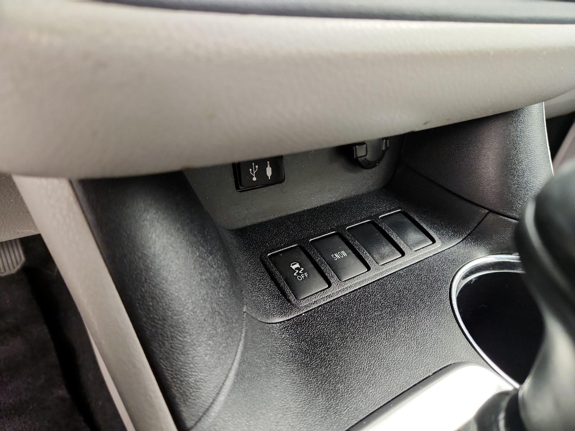 Thumbnail: 2015 Toyota Highlander - 16
