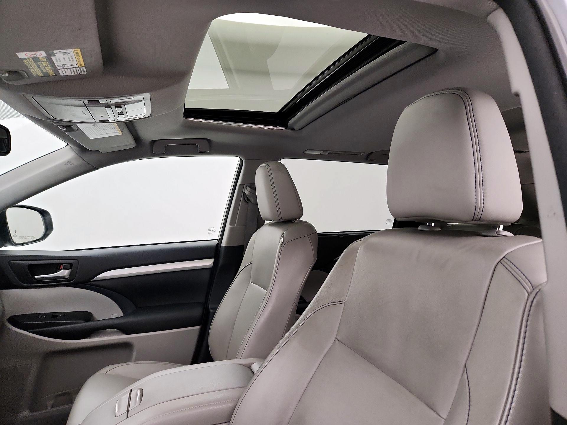 Thumbnail: 2015 Toyota Highlander - 17