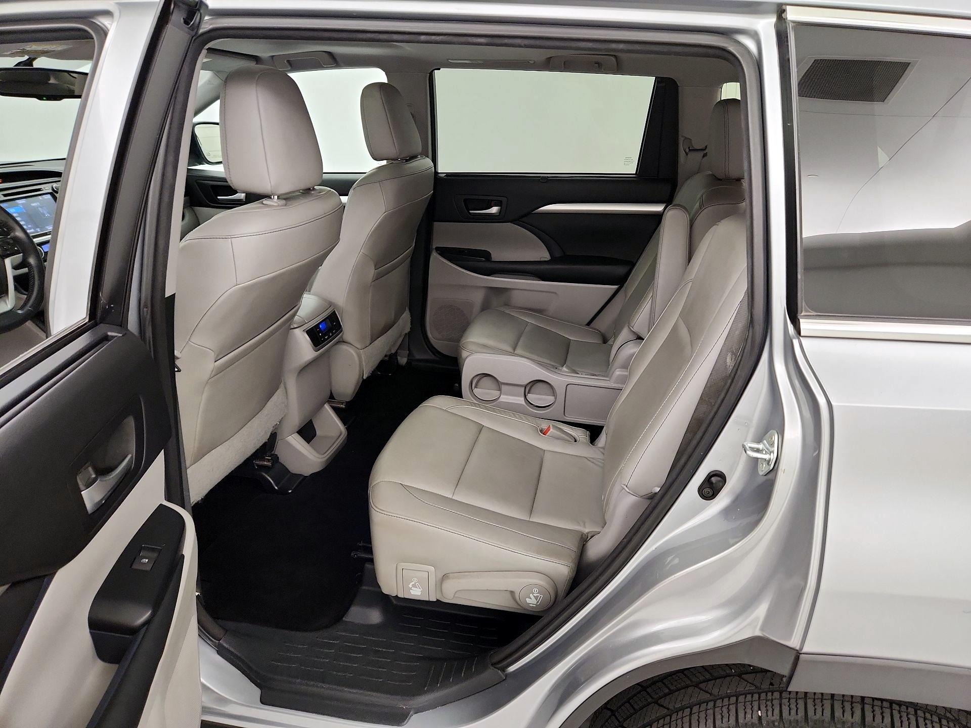 Thumbnail: 2015 Toyota Highlander - 18