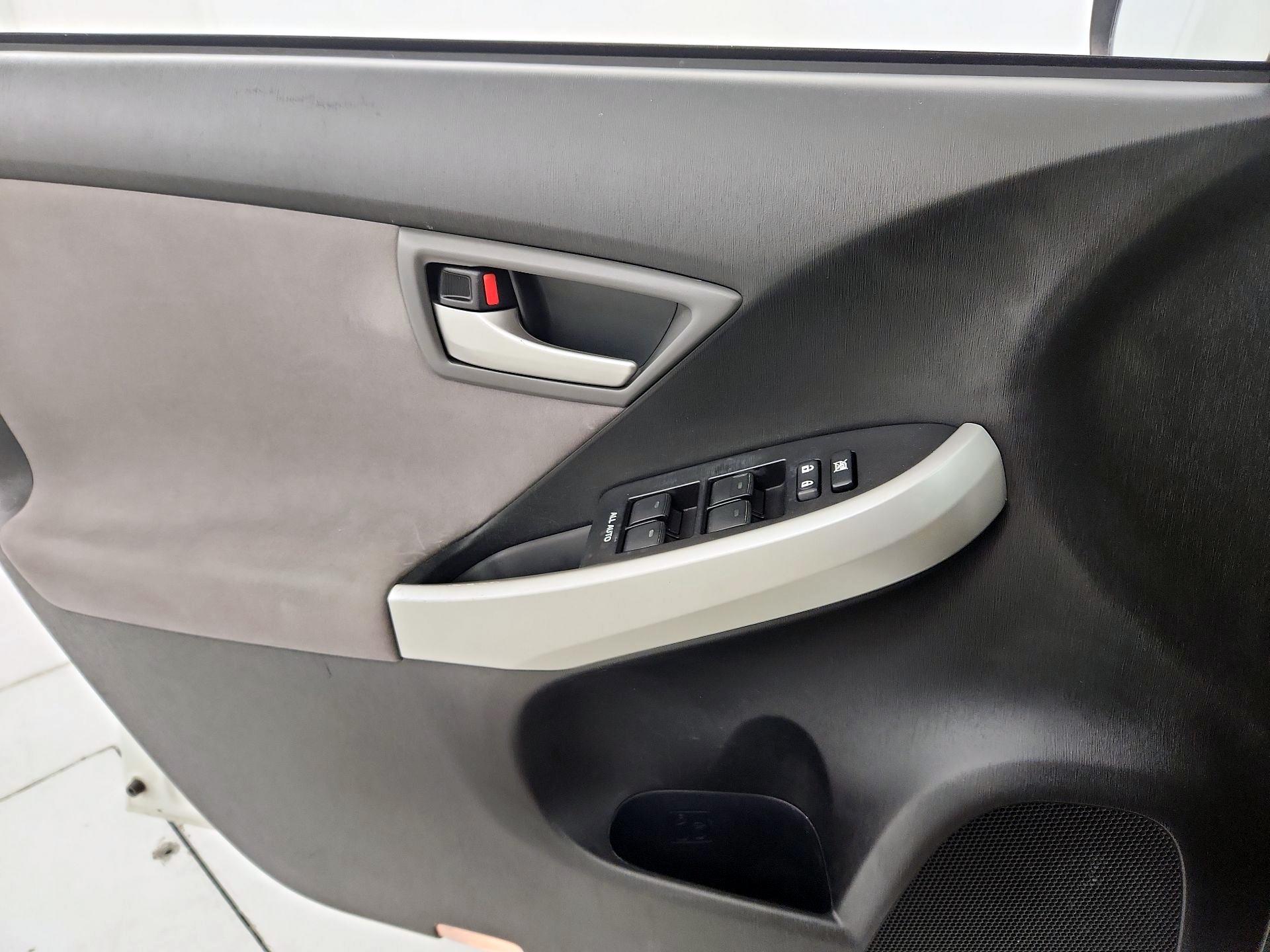 Thumbnail: 2014 Toyota Prius - 12
