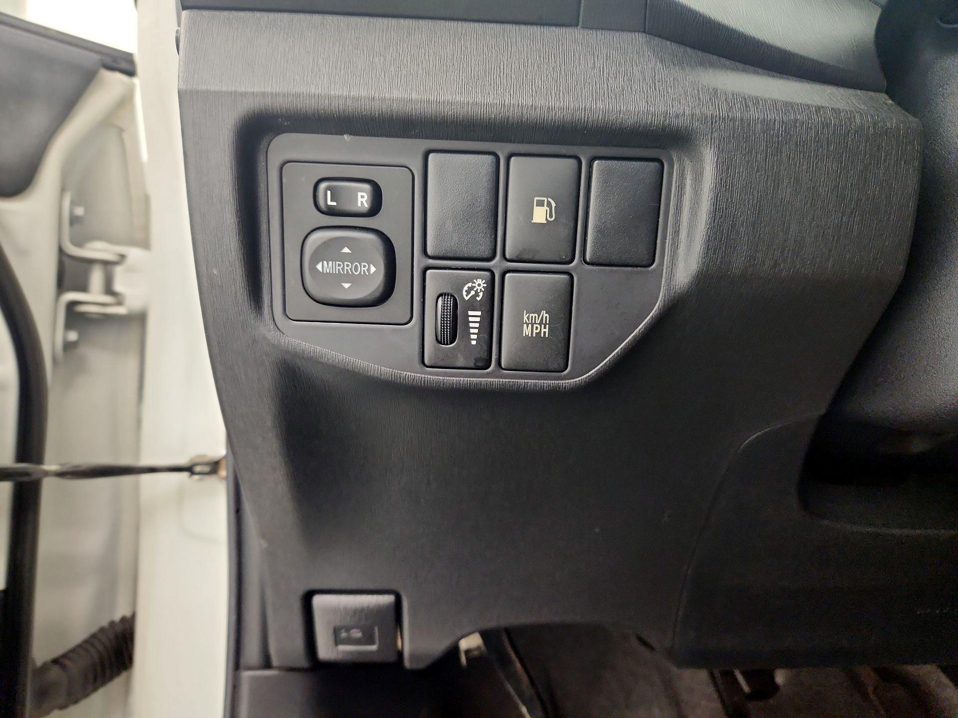 Thumbnail: 2014 Toyota Prius - 13