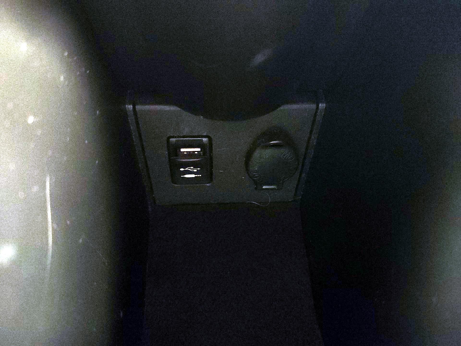 Thumbnail: 2014 Toyota Prius - 18
