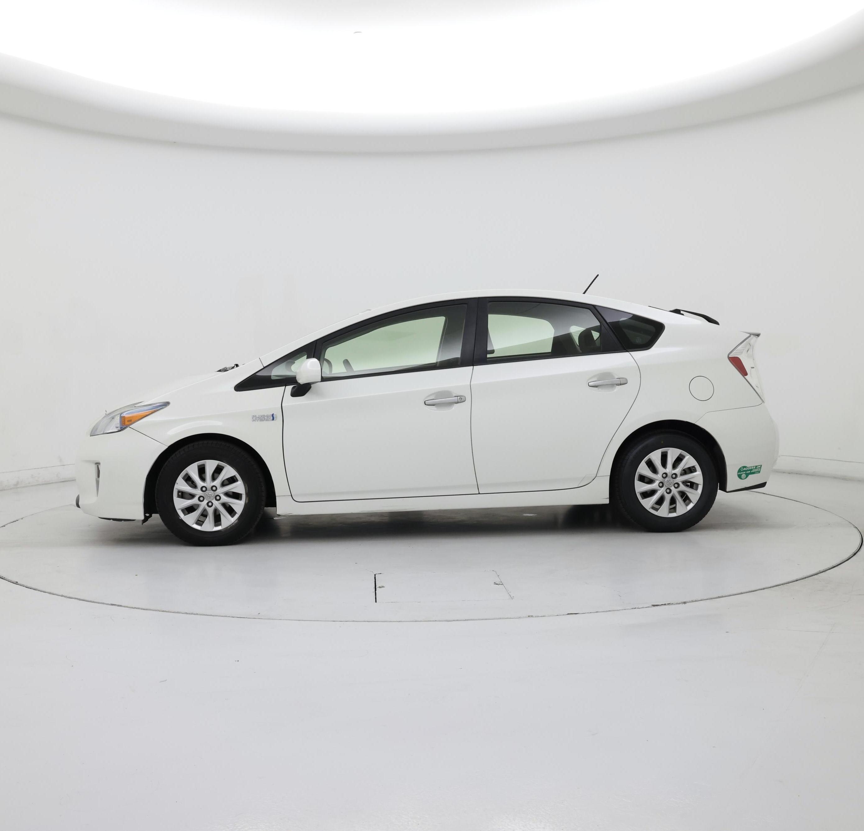 Thumbnail: 2014 Toyota Prius - 3