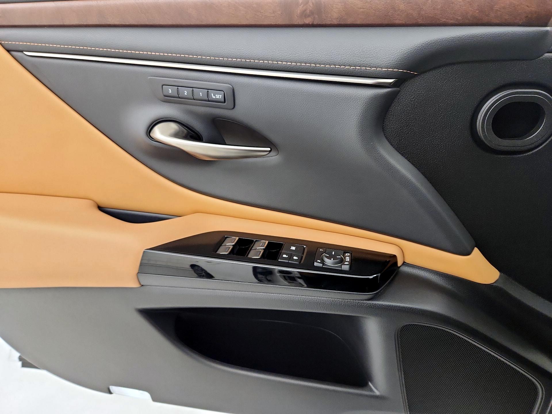 Thumbnail: 2022 Lexus ES - 12