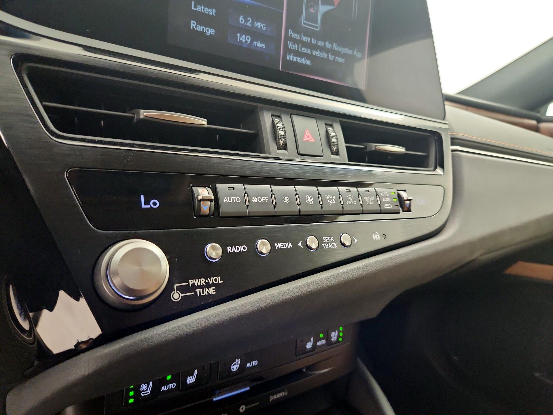 Thumbnail: 2022 Lexus ES - 16
