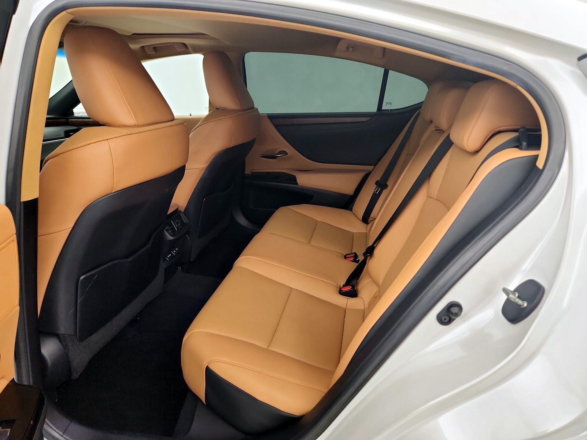 Thumbnail: 2022 Lexus ES - 20