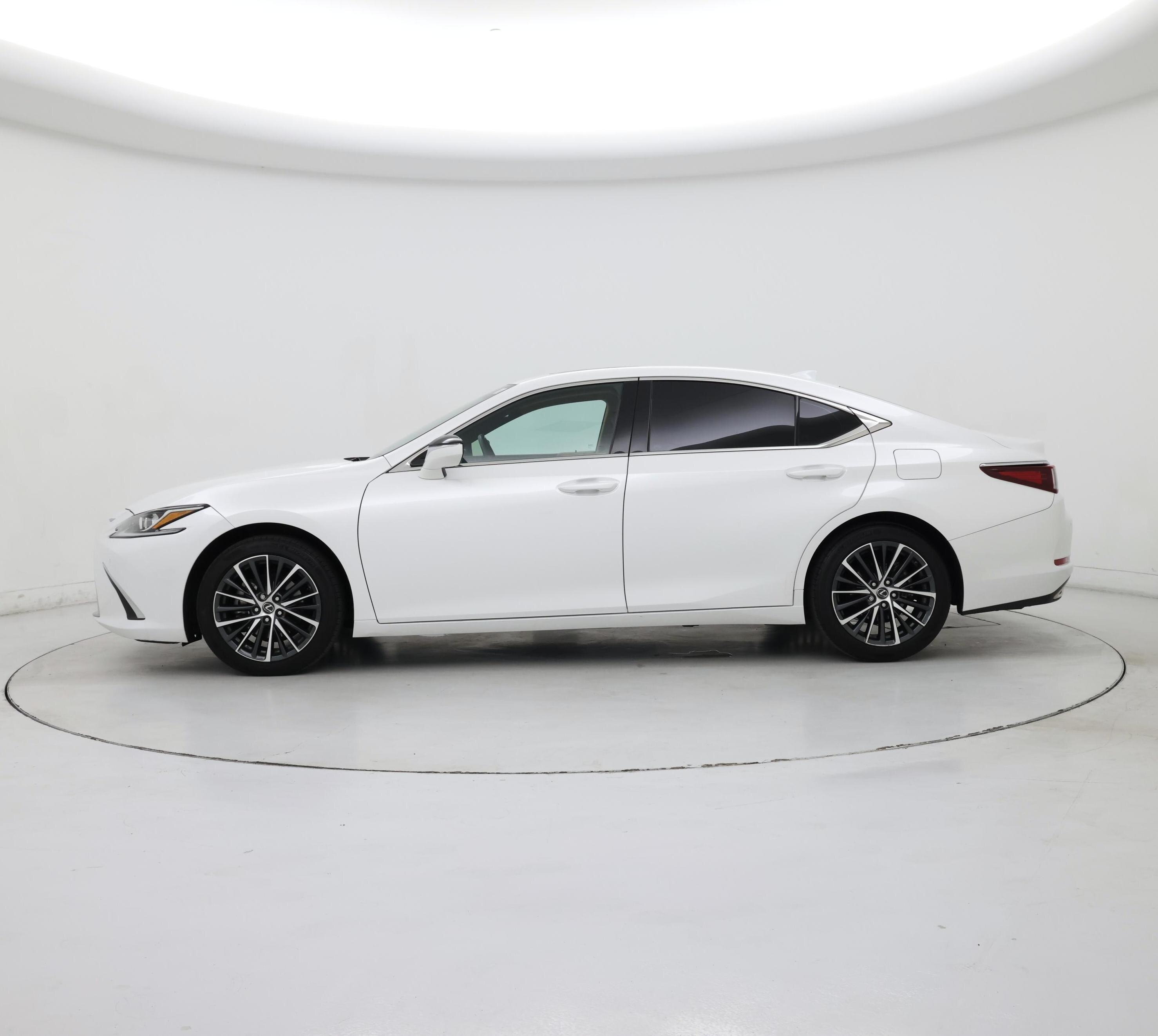 Thumbnail: 2022 Lexus ES - 3