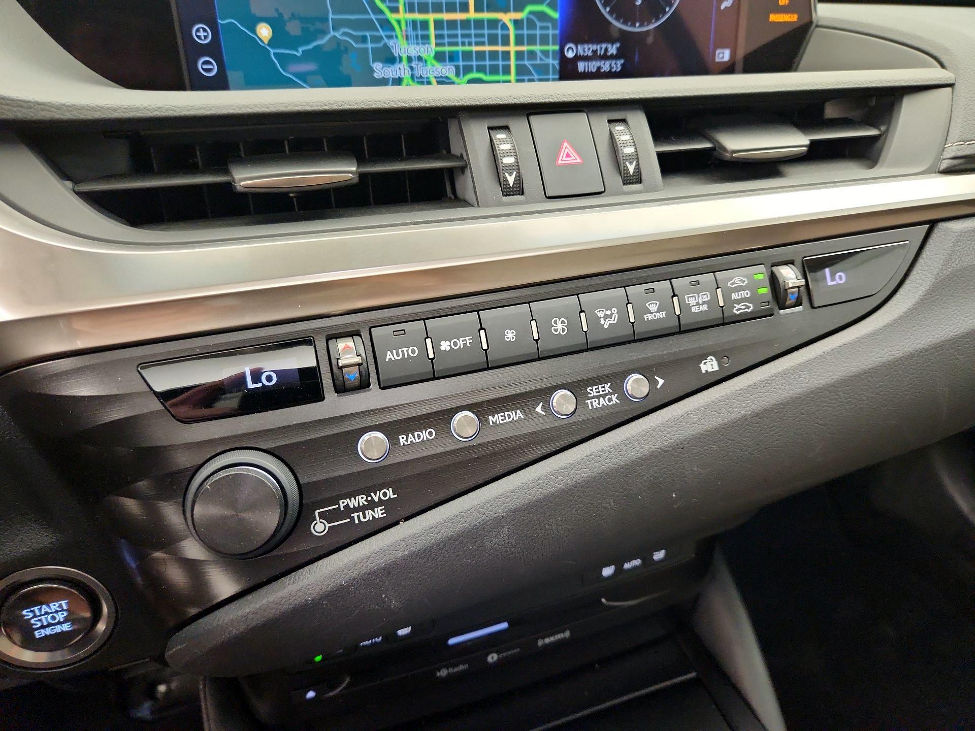 Thumbnail: 2020 Lexus ES - 17