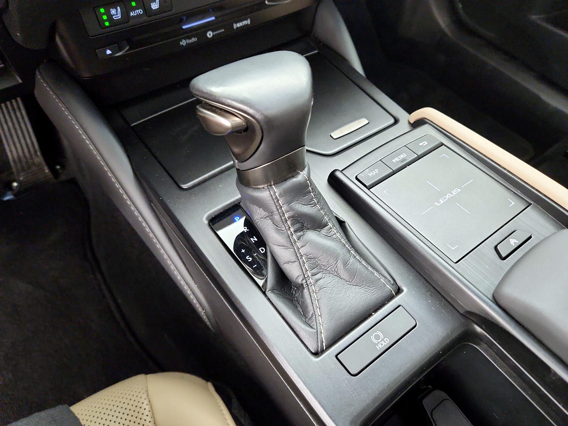 Thumbnail: 2020 Lexus ES - 18