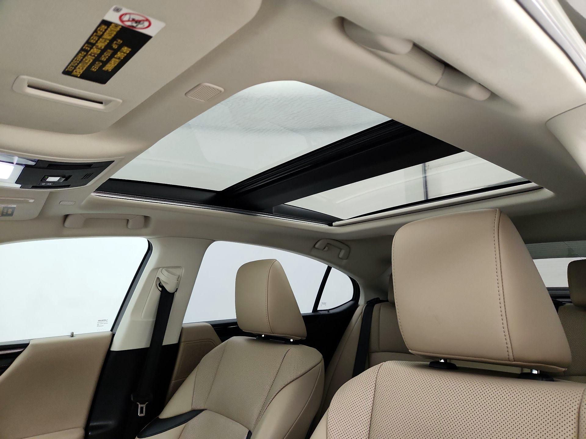 Thumbnail: 2020 Lexus ES - 20