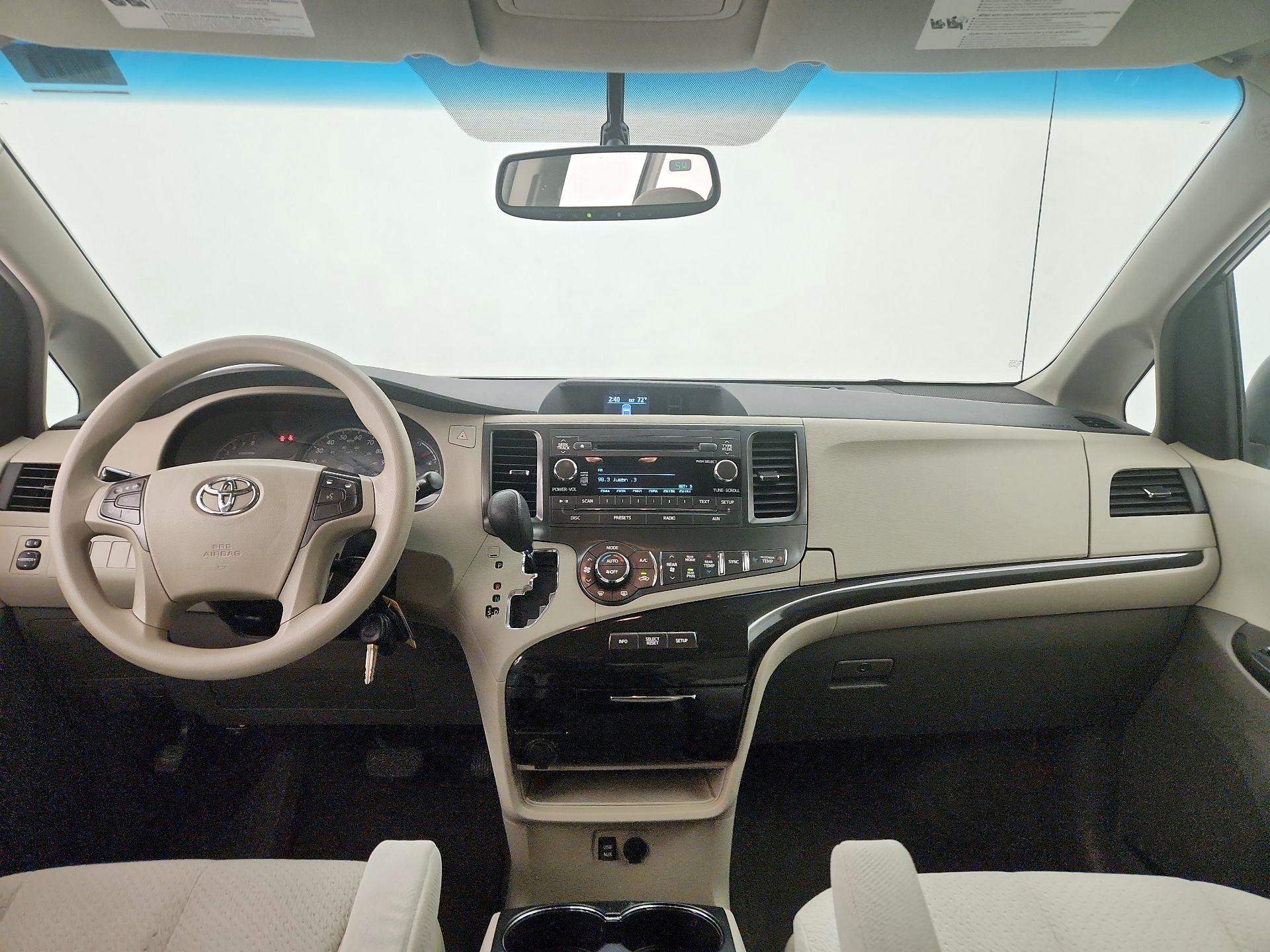 Thumbnail: 2014 Toyota Sienna - 9