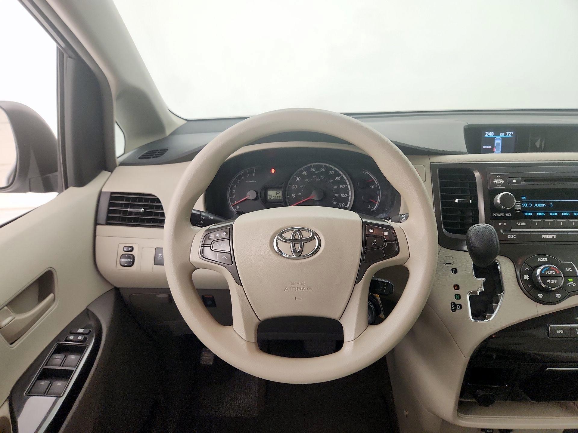 Thumbnail: 2014 Toyota Sienna - 10