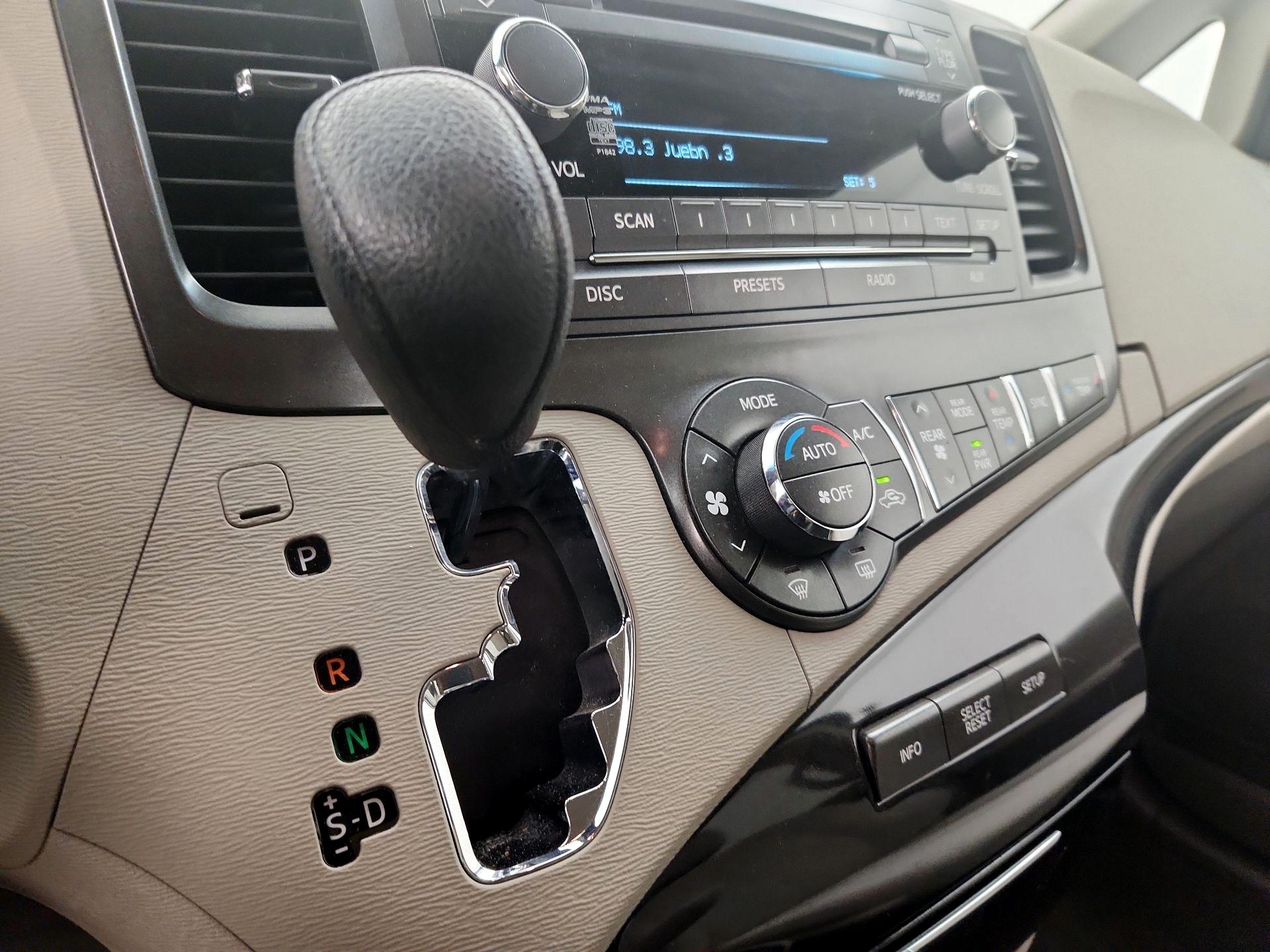 Thumbnail: 2014 Toyota Sienna - 17