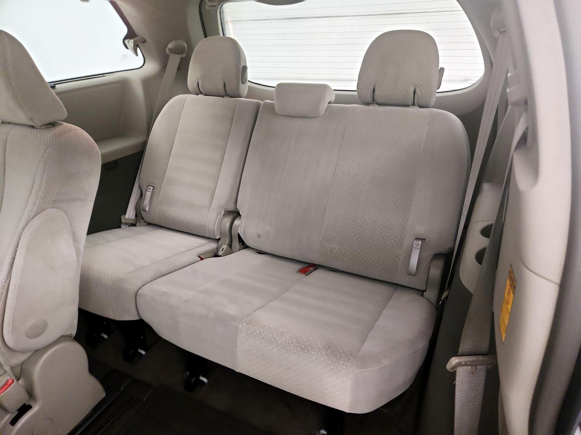 Thumbnail: 2014 Toyota Sienna - 20