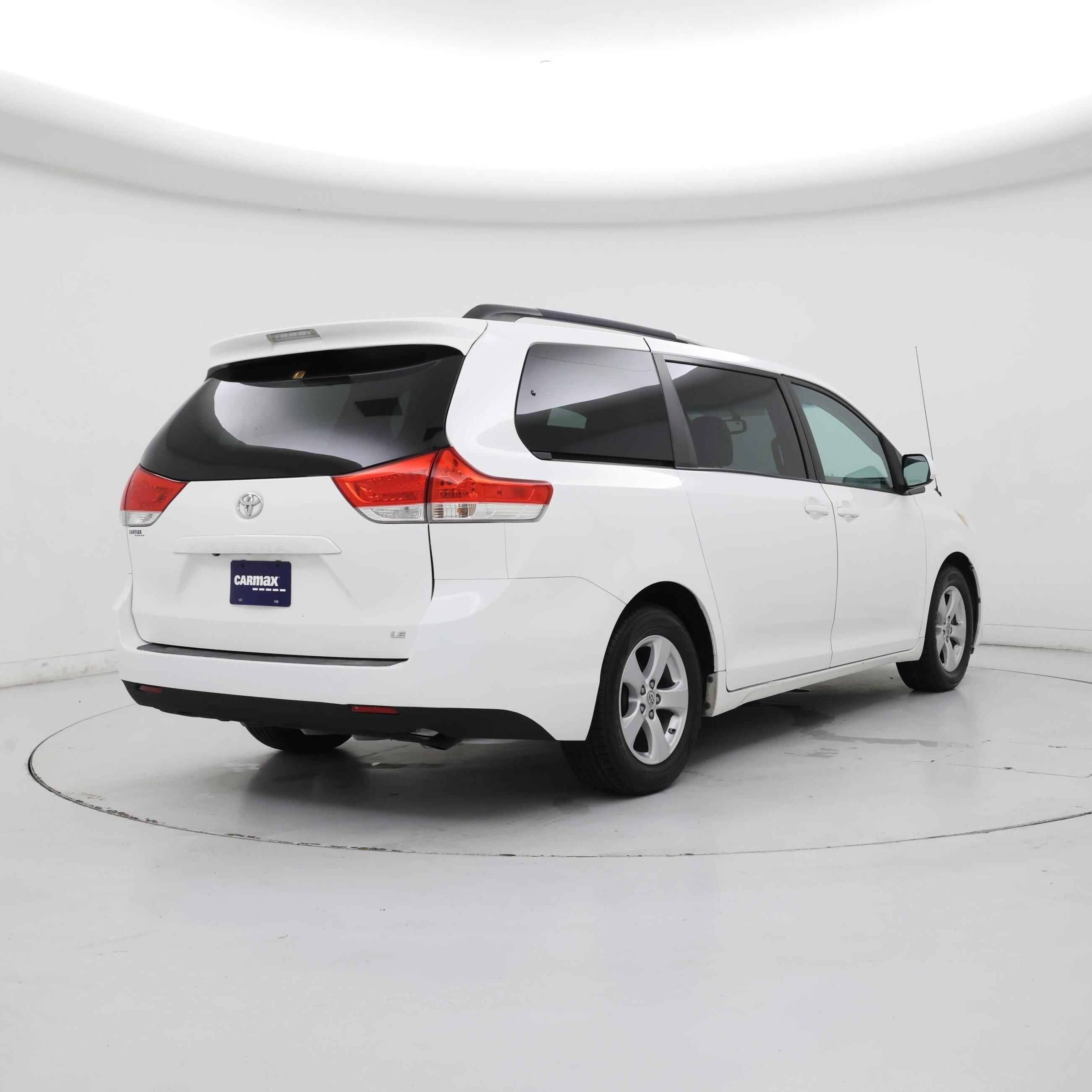 Thumbnail: 2014 Toyota Sienna - 8