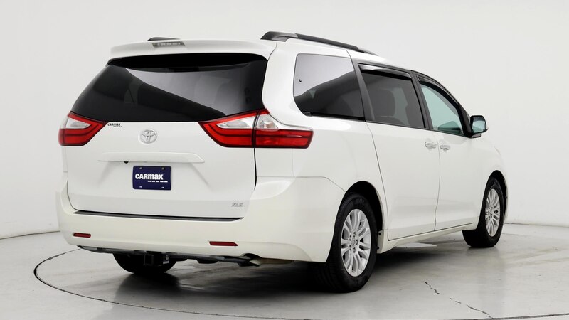 2016 Toyota Sienna XLE 8